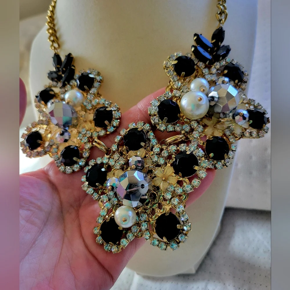 Gorgeous Black/Gold Floral Crystal Rhinestone Faux Pearl Statement Necklace